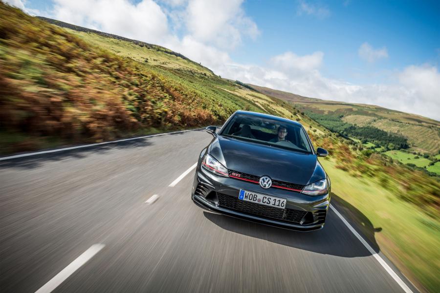  Volkswagen Golf GTi Clubsport S 2016 года  (фото 4 из 30)